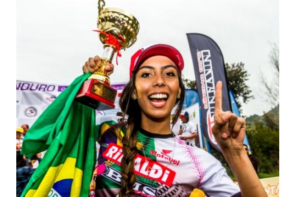 Bárbara Neves conquista título Latino-Americano de Enduro